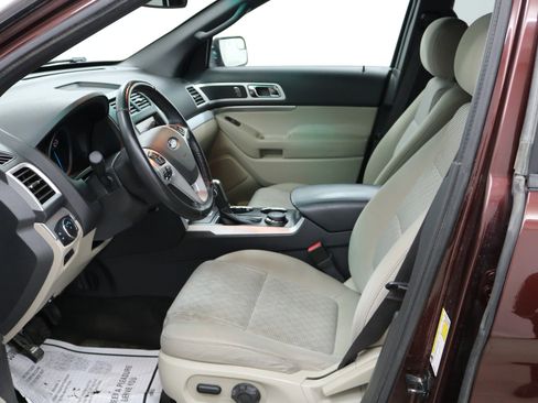 Used 2012 Ford Explorer XLT image 2