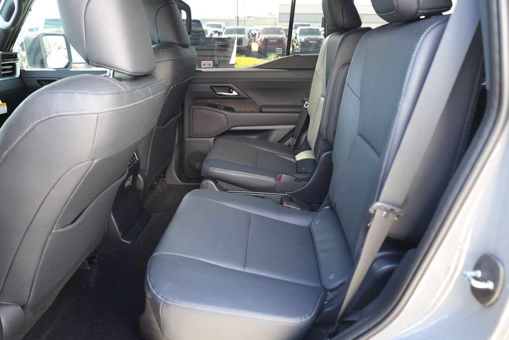 Used 2026 Lexus GX 550 w/ Accessory Package (2T) AWD/4WD image 17