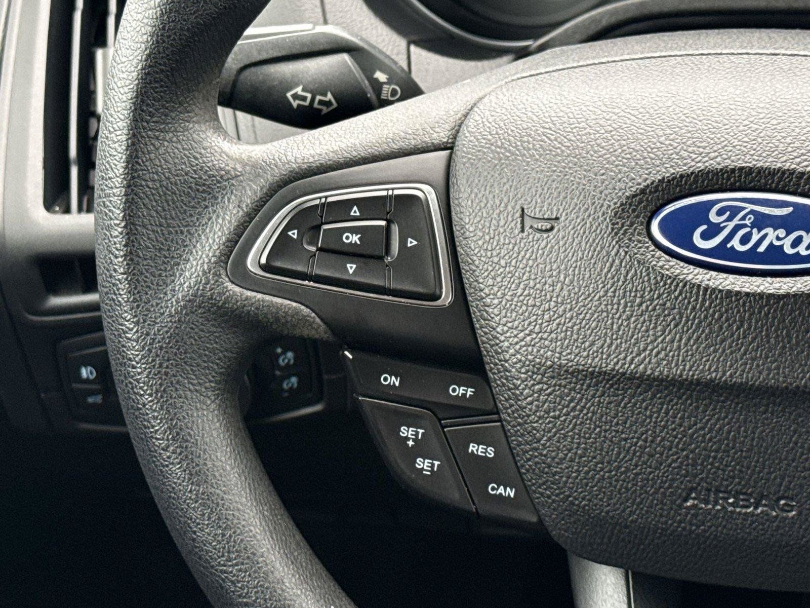Used 2016 Ford Focus SE w/ SE Power Seat Package FWD image 22