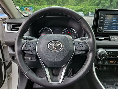 Used 2020 Toyota RAV4 XLE Premium AWD/4WD image 21