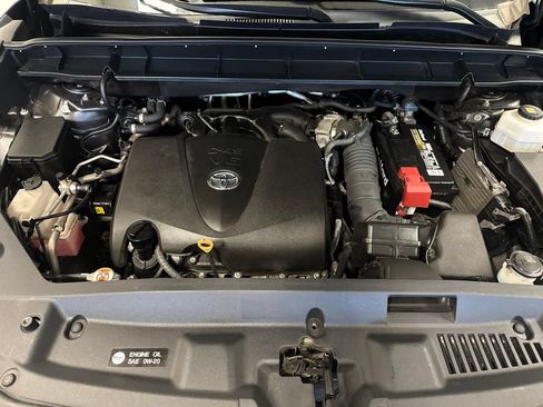 Used 2021 Toyota Highlander LE AWD/4WD image 7