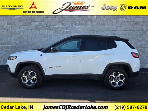 Used 2022 Jeep Compass Trailhawk w/ Trailer Tow Group AWD/4WD image 2