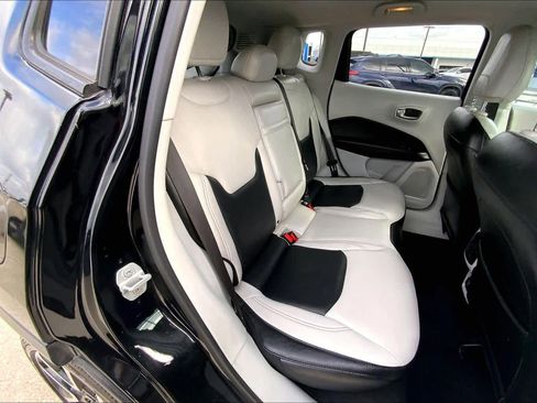 Used 2018 Jeep Compass Limited w/ Navigation Group image 19