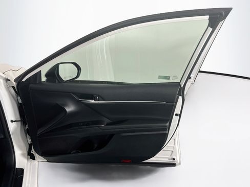Used 2024 Toyota Camry SE FWD image 30