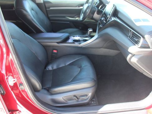 Certified 2021 Toyota Camry XLE FWD image 20