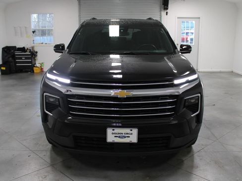 Used 2024 Chevrolet Traverse LT image 3
