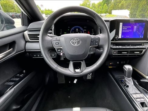 Used 2025 Toyota Camry SE FWD image 17