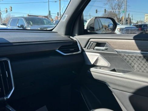 Used 2024 GMC Acadia Denali w/ Super Cruise Package image 27