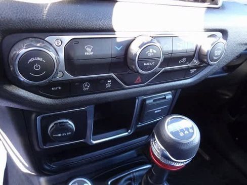 Used 2024 Jeep Gladiator Sport image 13