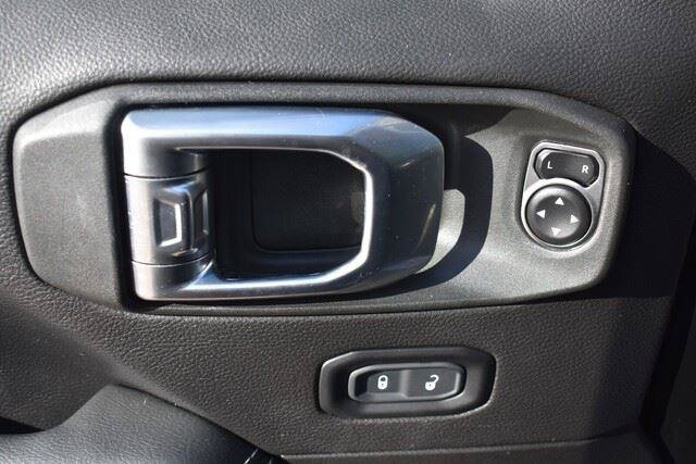 Used 2023 Jeep Wrangler Unlimited Sahara AWD/4WD image 24