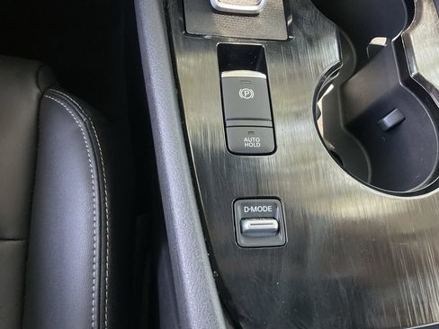 Used 2025 Nissan Rogue SV FWD image 21
