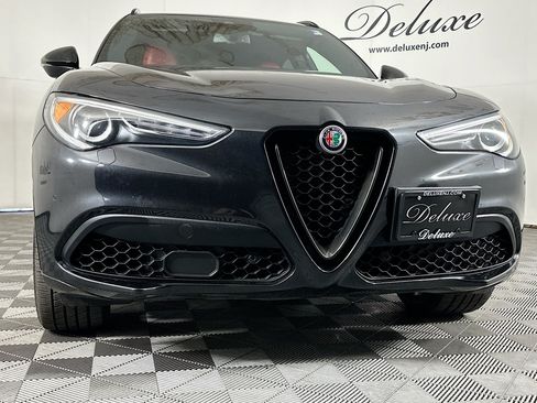 Used 2023 Alfa Romeo Stelvio Veloce AWD/4WD image 32