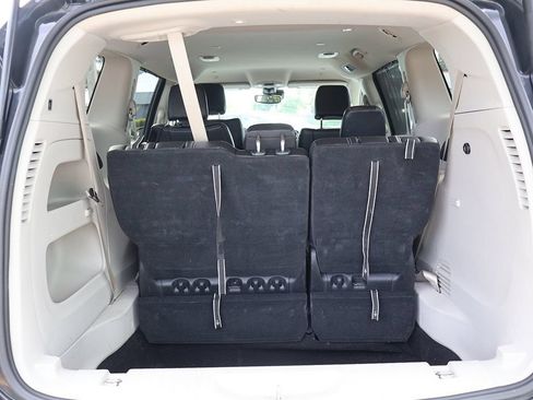 Used 2023 Chrysler Pacifica Touring-L FWD image 17