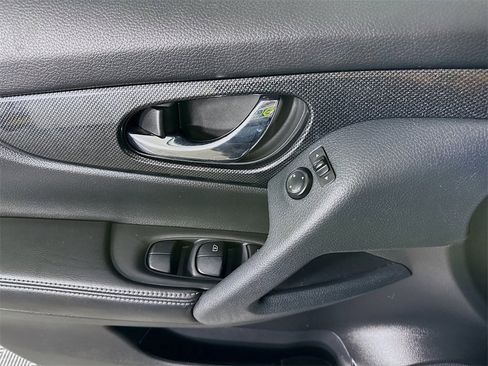 Used 2015 Nissan Rogue SL w/ SL Premium Package image 23