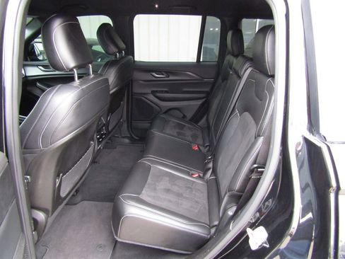 Used 2024 Jeep Grand Cherokee Altitude image 31