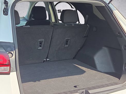 Used 2022 Chevrolet Equinox LS w/ LS Convenience Package AWD/4WD image 9