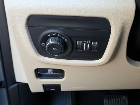 New 2025 Jeep Grand Cherokee L Limited w/ Trailer Tow Package image 31