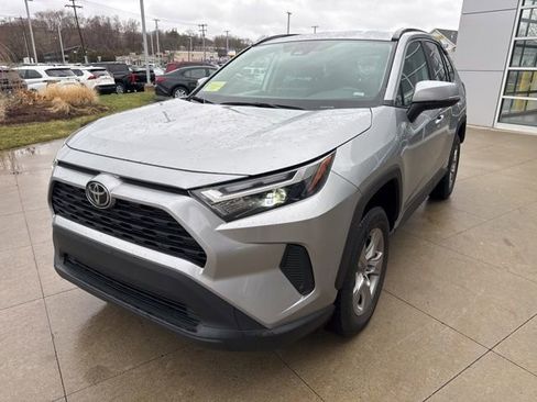 Used 2025 Toyota RAV4 XLE image 3