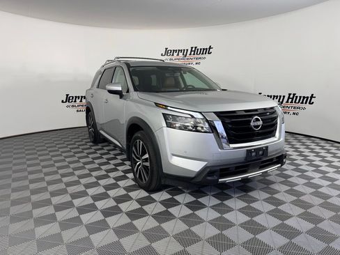 Used 2024 Nissan Pathfinder Platinum image 8