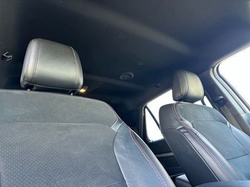 Used 2019 Ford Explorer XLT w/ Equipment Group 202A FWD image 18