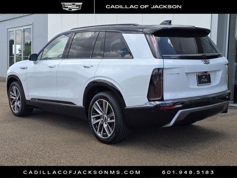 Used 2027 Cadillac Vistiq Sport w/ LPO, Floor Liner Package AWD/4WD image 3