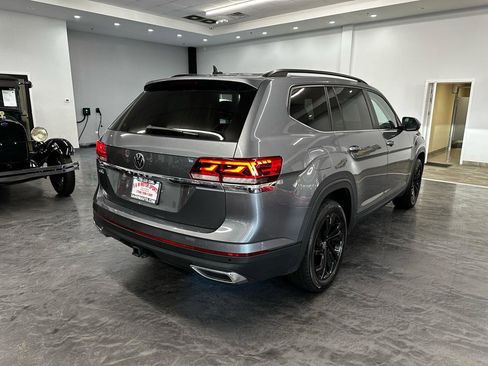 Used 2022 Volkswagen Atlas SE w/ Panoramic Sunroof Package FWD image 5