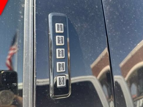 Used 2022 Ford F250 Platinum w/ FX4 Off-Road Package AWD/4WD image 8