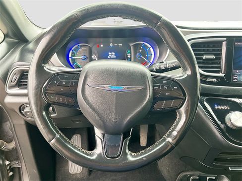 Used 2019 Chrysler Pacifica Touring-L w/ S Appearance Package image 11