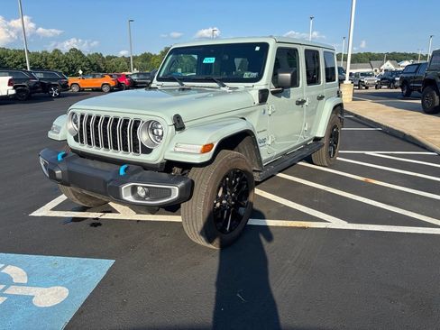 Used 2024 Jeep Wrangler Unlimited Sahara w/ Safety Group AWD/4WD image 6