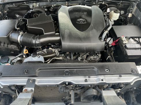 Used 2021 Toyota Tacoma TRD Sport w/ Technology Package AWD/4WD image 29