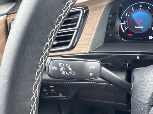 New 2026 Volkswagen Atlas SE FWD image 24
