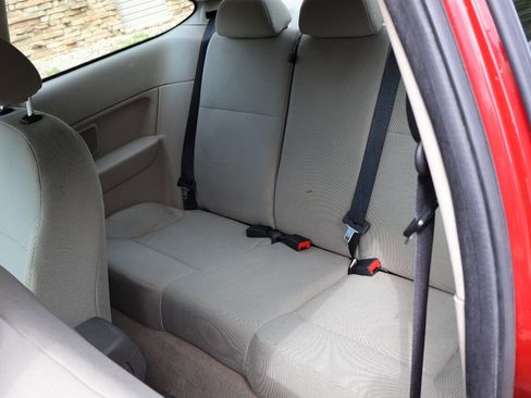 Used 2010 Ford Focus SES FWD image 15