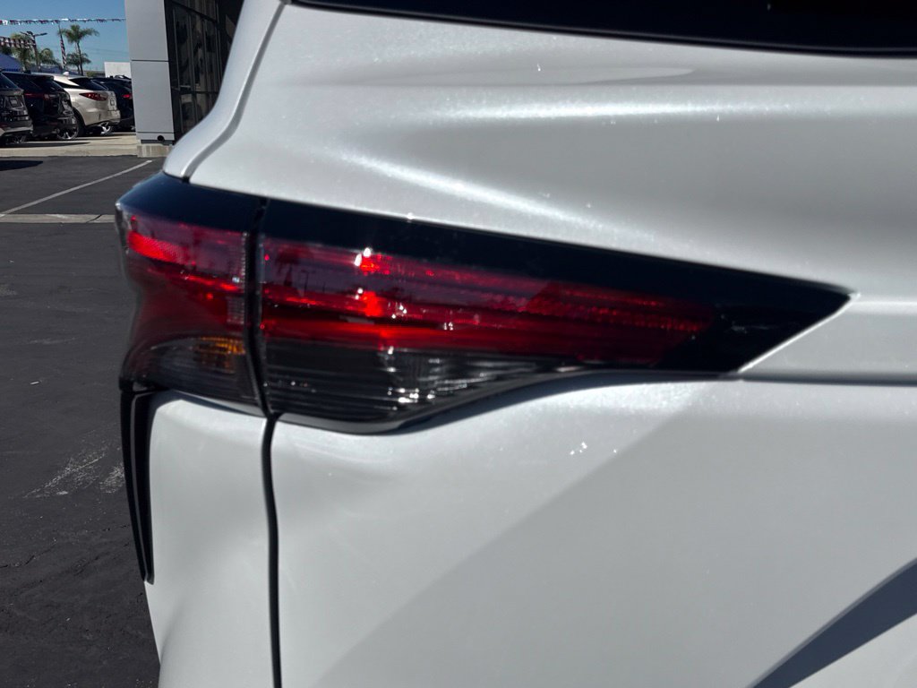 New 2026 Toyota Sienna Platinum AWD/4WD image 13