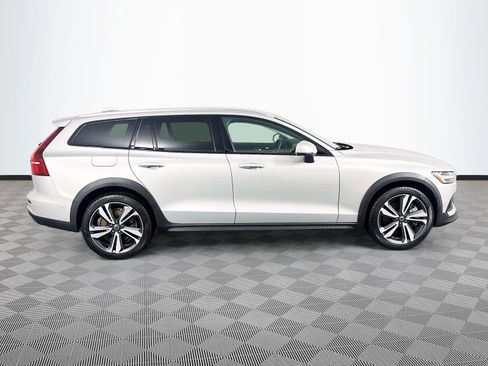 Used 2025 Volvo V60 B5 Cross Country Plus AWD/4WD image 8