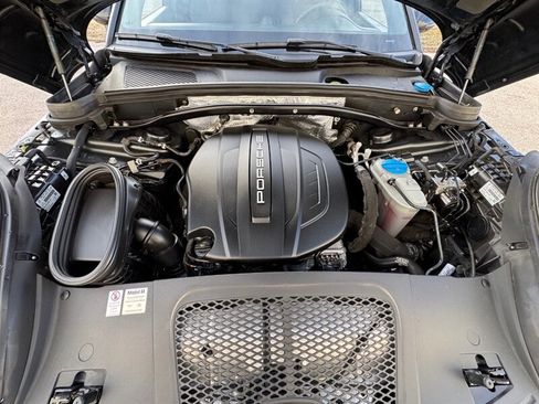 Used 2018 Porsche Macan image 30