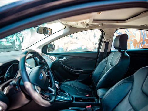 Used 2015 Ford Focus Titanium FWD image 24