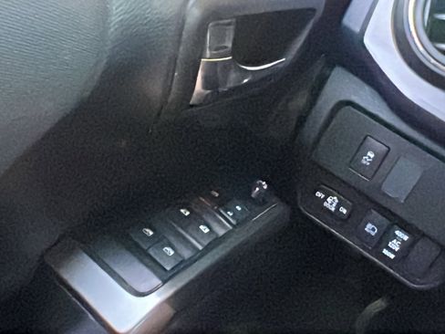 Used 2022 Toyota Tacoma 2WD Double Cab image 36