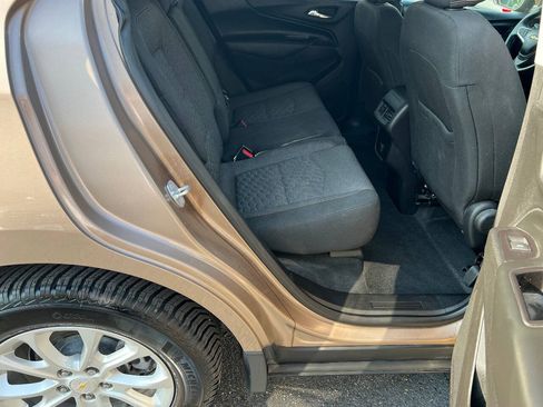 Used 2018 Chevrolet Equinox LT AWD/4WD image 23