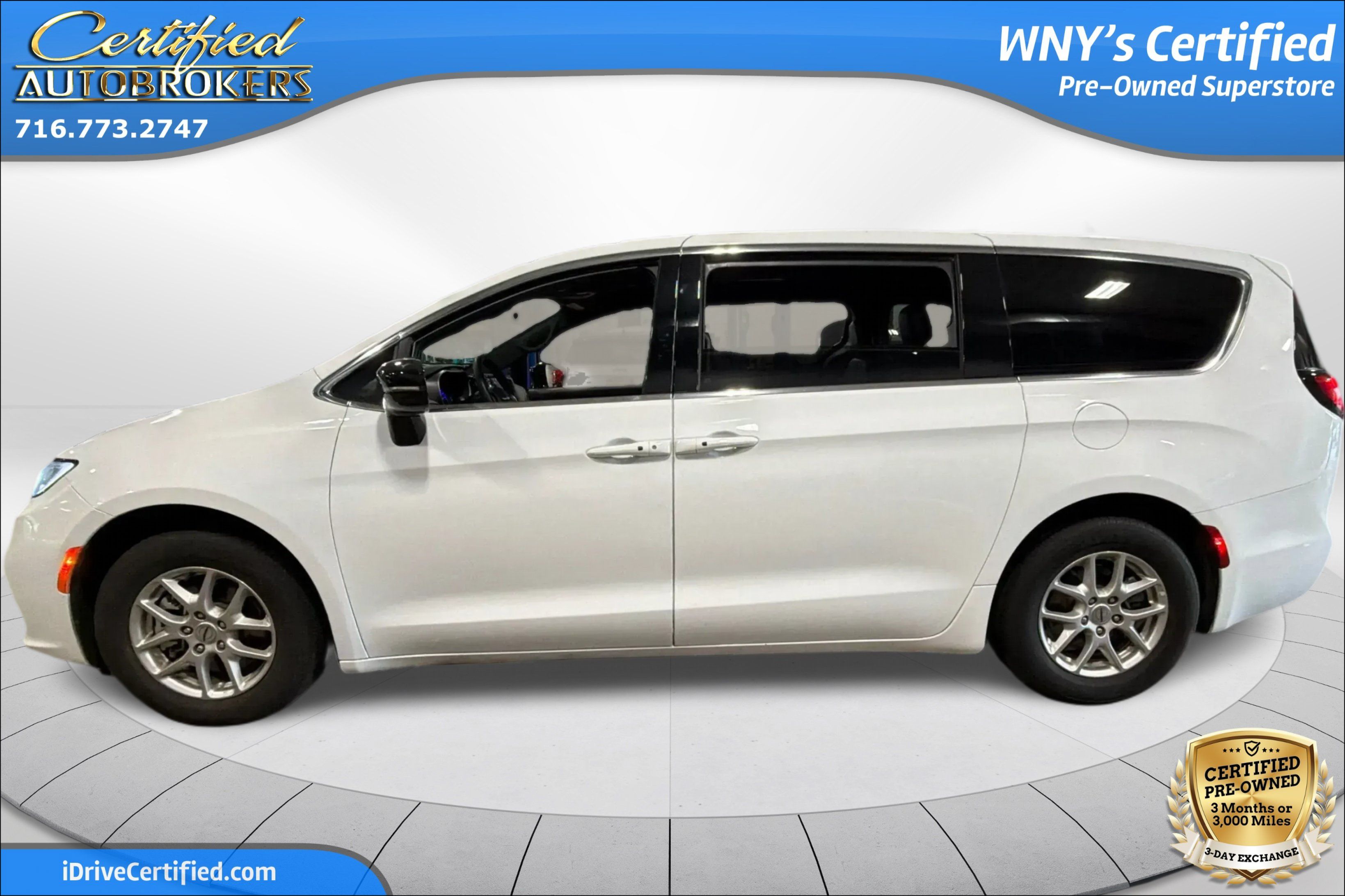 Used 2025 Chrysler Pacifica Select FWD image 9
