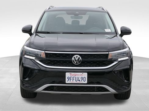 Used 2023 Volkswagen Taos SE w/ Panoramic Sunroof Package AWD/4WD image 7