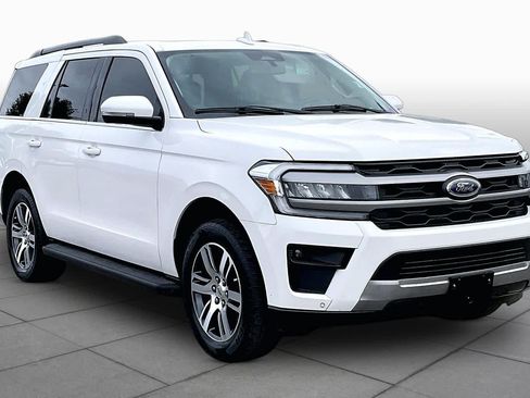 Certified 2024 Ford Expedition XLT RWD image 3