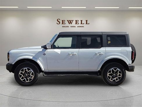 New 2025 Ford Bronco Outer Banks image 2