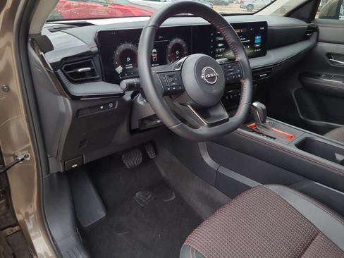 Certified 2025 Nissan Kicks SR FWD image 17