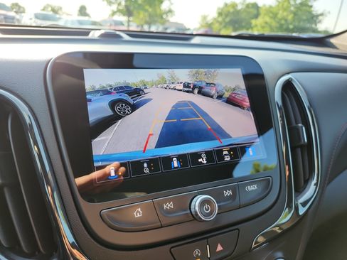 Used 2022 Chevrolet Equinox RS w/ Infotainment Package FWD image 17