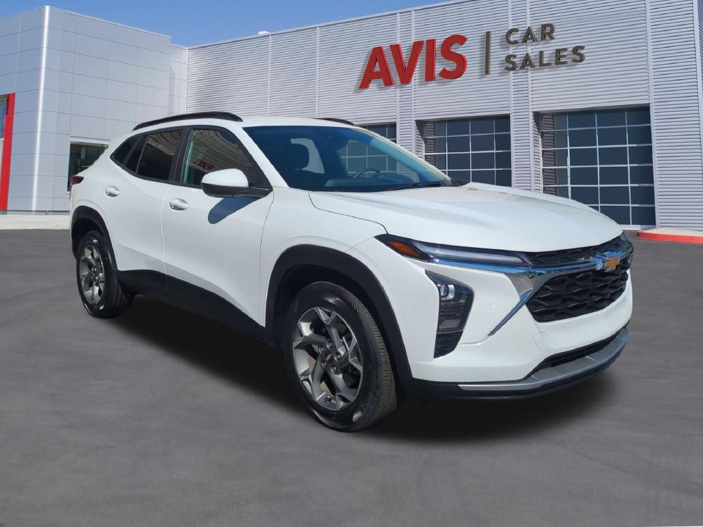 Used 2026 Chevrolet Trax LT FWD image 3