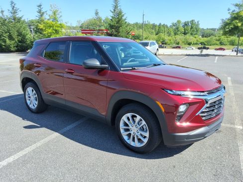 Certified 2024 Chevrolet TrailBlazer LS w/ LS Convenience Package FWD image 3