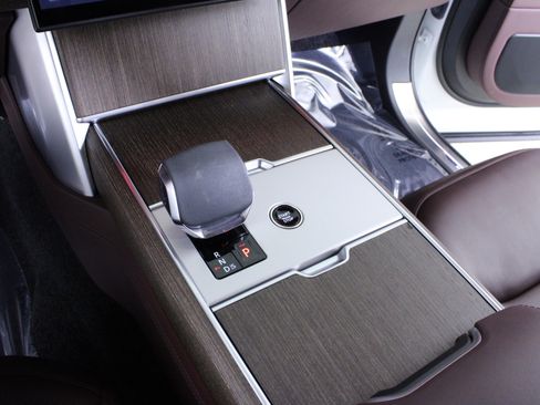 Used 2024 Land Rover Range Rover SE image 30