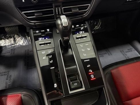 Used 2023 Porsche Macan AWD/4WD image 14