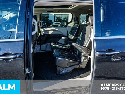 Used 2023 Chrysler Pacifica Limited image 21