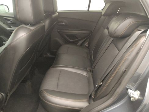 Used 2021 Chevrolet Trax LT w/ Sport Edition FWD image 18